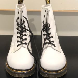 NWOT white Doc Martens US size 9